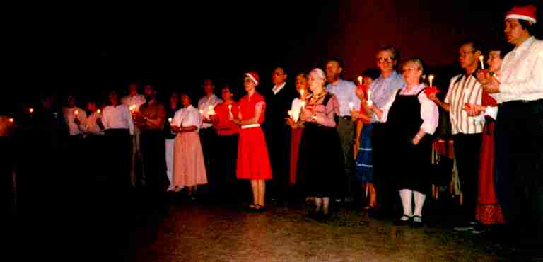 Big circle of Yule candlelights in Fiddlers' Dance