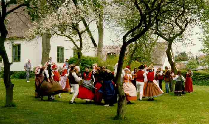 Photo of quadrille dance in a farmer's garden