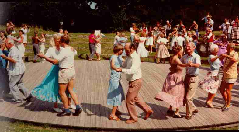 Photo of dancing hopsa at Open Air Museum